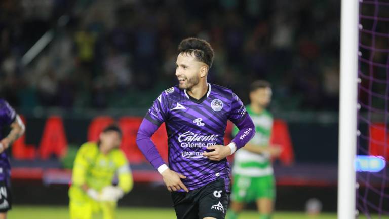Josué Colman celebra su gol.