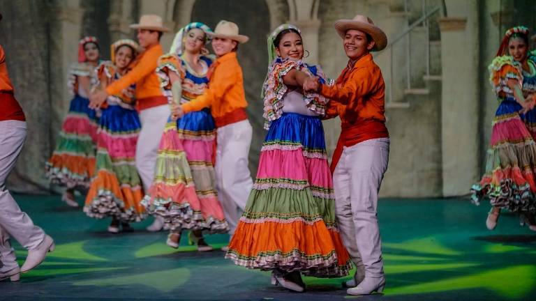 El Ballet Folclórico del Instituto de Cultura de Mazatlán presentó su gran espectáculo ‘Así suena el Corrido’.