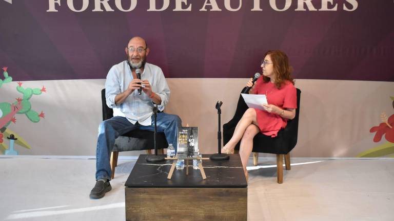 Eduardo Antonio Parra y Elizabeth Moreno, durante la presentación.