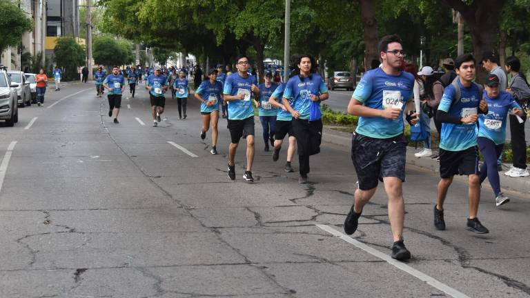 Más de mil 300 corredores participaron en la competencia.