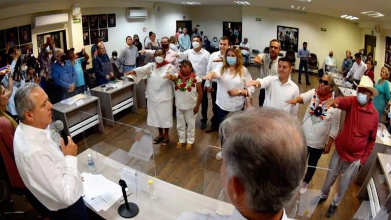 Gerardo Vargas Landeros, Alcalde de Ahome, toma protesta al comité ciudadano.