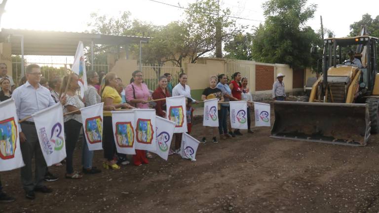 Inicio de obra de pavimentación de calles aledañas a planteles educativos.