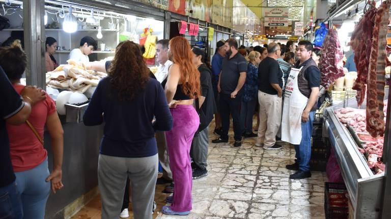 La carne para la cena navideña es uno de los productos más buscados este 24 de diciembre en el Mercado Garmendia.