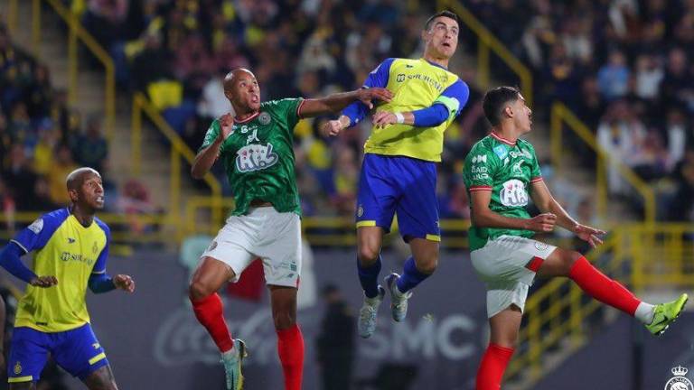 Cristiano Ronaldo hace su primer gol oficial con el Al Nassr.
