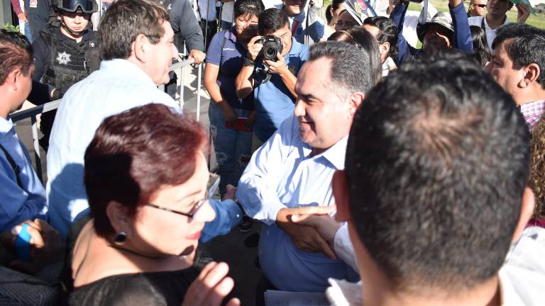 El ex Rector de la UAS Jesús Madueña Molina antes de entrar al juzgado acompañado de Héctor Melesio Cuén Ojeda.
