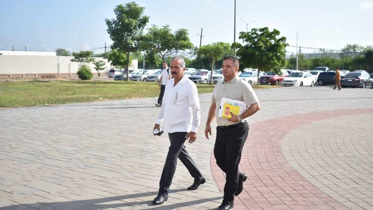 El ex Alcalde de Culiacán, Jesús Estrada Ferreiro, se presentó este lunes al inicio del juicio oral en su contra por el caso de las viudas de policías.