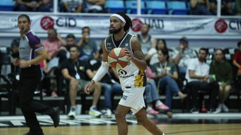 Robert Withfield fue elemento importante en el rol regular para Venados Basketball.