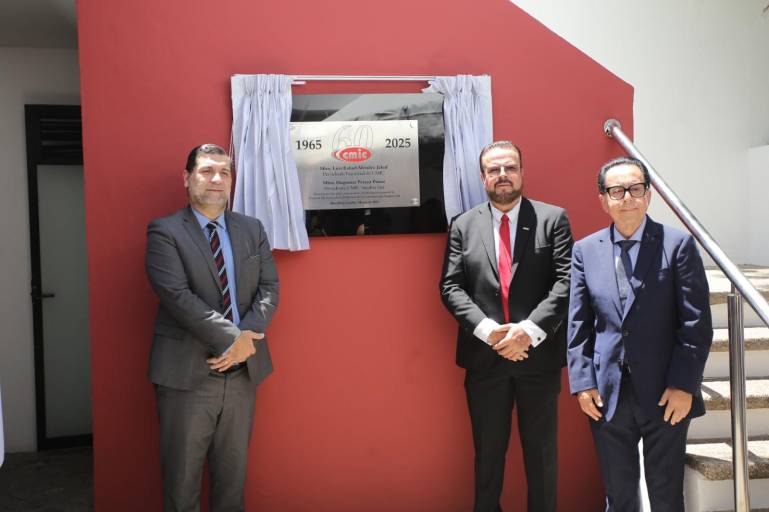 En honor a su 60 aniversario, CMIC delegación Sur devela placa conmemorativa