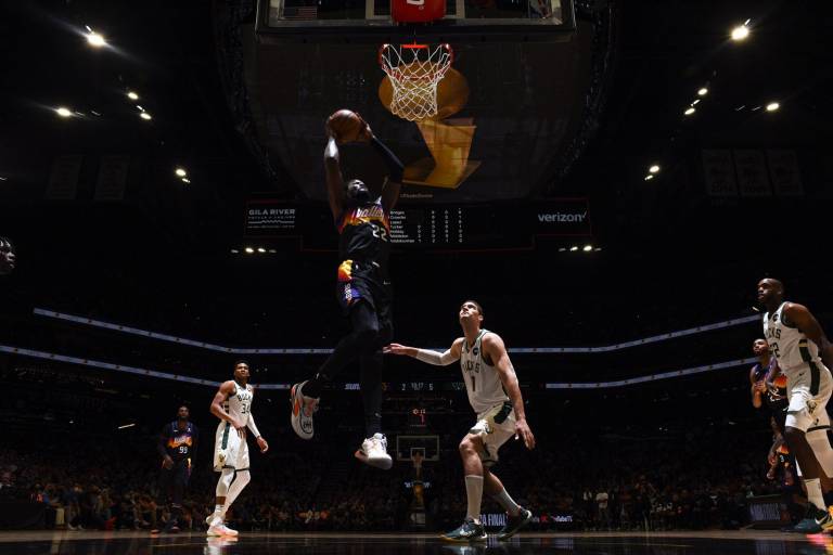 Phoenix muestra mejor puntería y toma ventaja en las Finales de la NBA