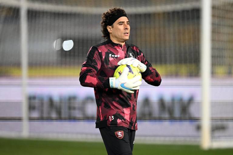 Memo Ochoa logra su primer triunfo en la Serie A