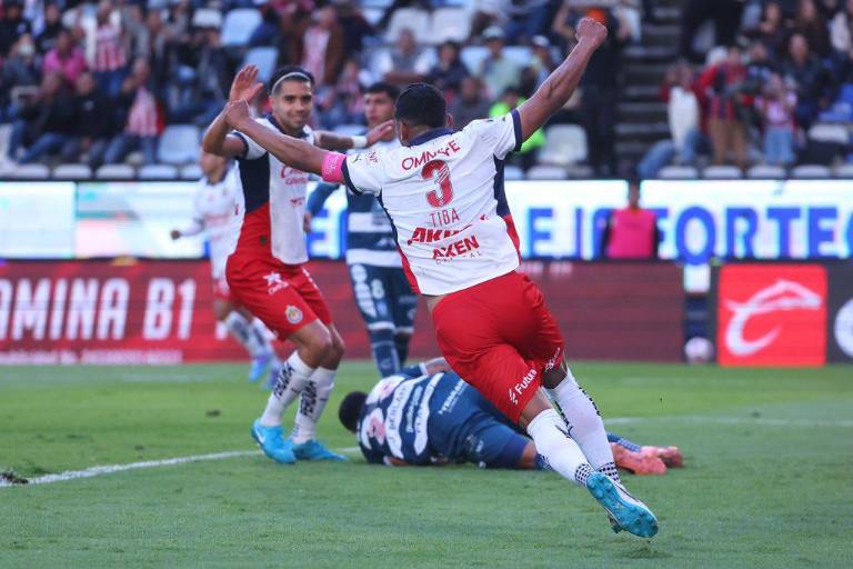 Chivas, sin Gago, vence de visita a Pachuca