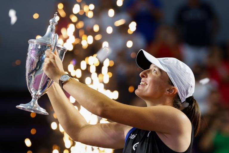 Iga Swiatek barre a Jessica Pegula y regresa al número uno del mundo