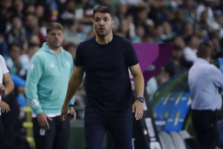Cesa León a Larcamón después del ridículo en el Mundial de Clubes
