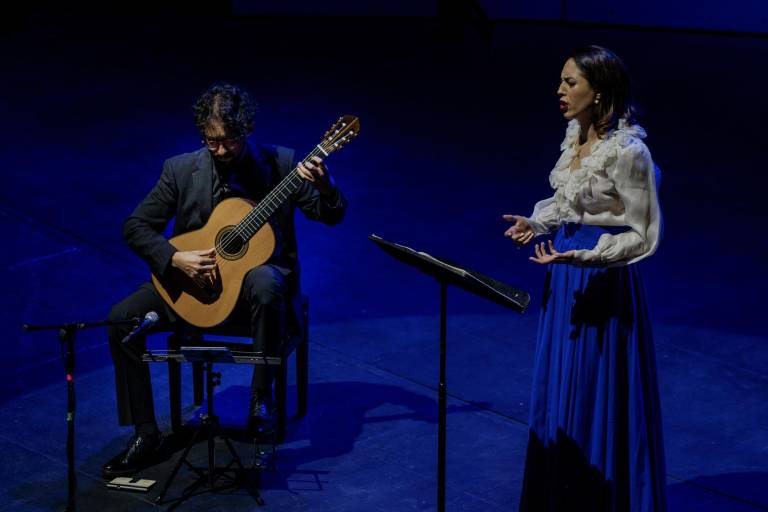 Brindan íntimo concierto con ‘Canciones para guitarra y voz’