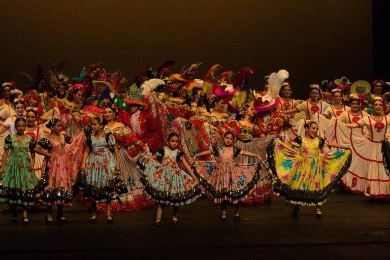 Entre danzas de tambora transcurre la segunda jornada de FestiFolk
