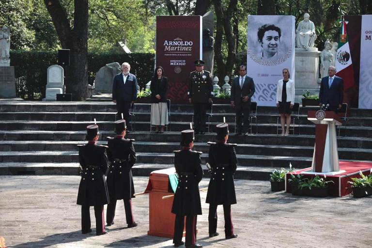 Cenizas de Arnoldo Martínez Verdugo son llevadas a la Rotonda de las Personas Ilustres en la CDMX