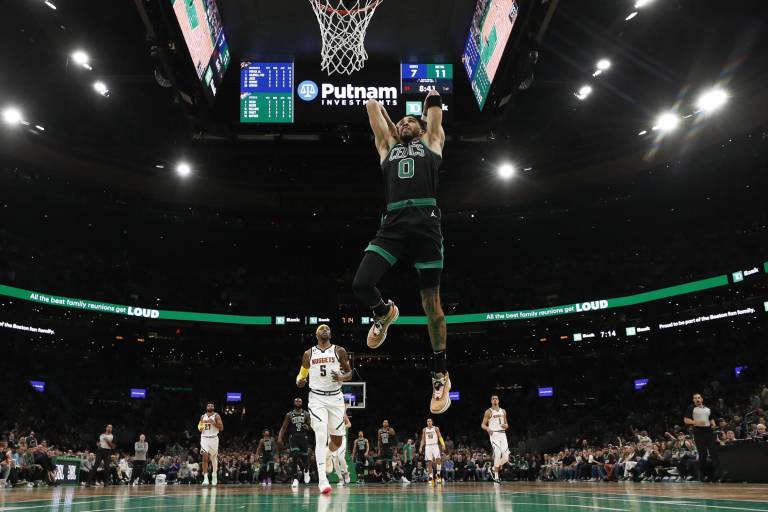 Boston Celtics hila su quinto triunfo al vencer a Denver Nuggets
