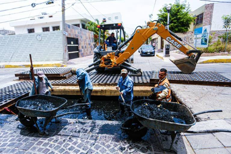 Inician desazolve del colector Roosevelt; tiene mucho sedimiento