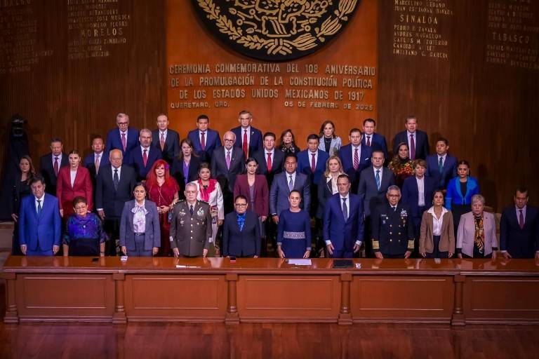 Rocha Moya asiste a conmemoración del 108 Aniversario de la Constitución en Querétaro