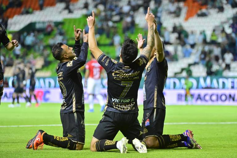 León logra una importante victoria y se corre a la calificación directa