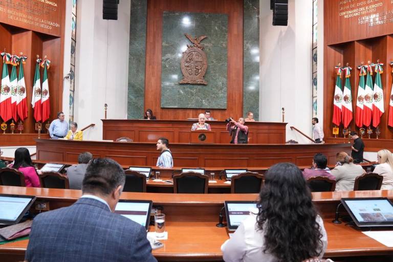 Congreso de Sinaloa interrumpe receso por renuncia de Sara Bruna Quiñónez de la FGE