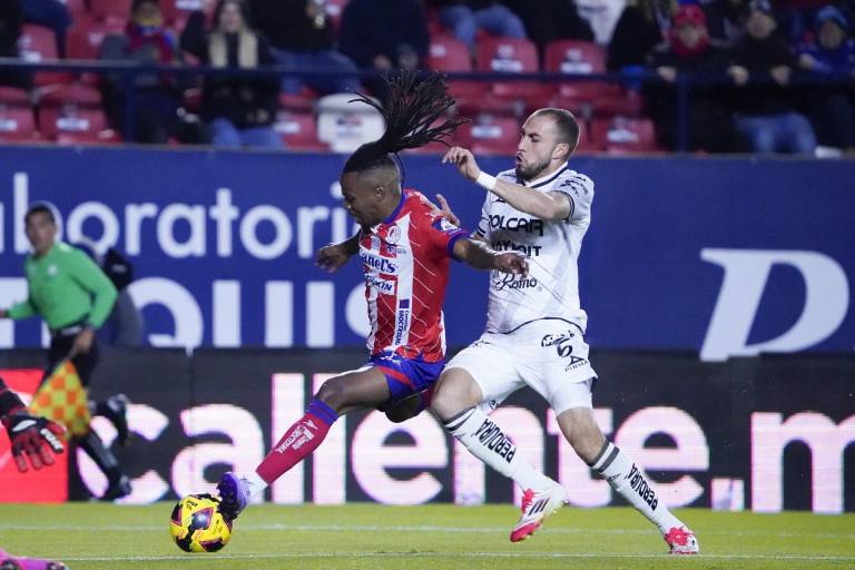 Necaxa golea de visita en San Luis