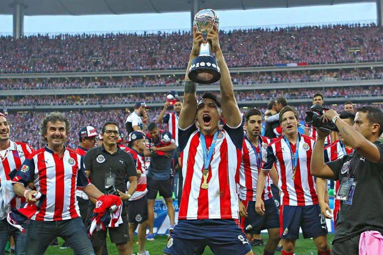 Alan Pulido está cerca de volver a Chivas