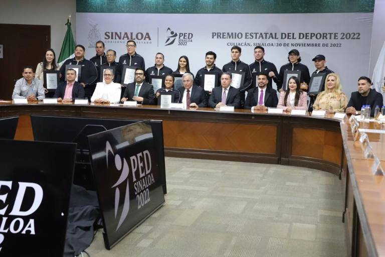Jorge Adán Cárdenas y Pauleth Mejía reciben Premio Estatal del Deporte