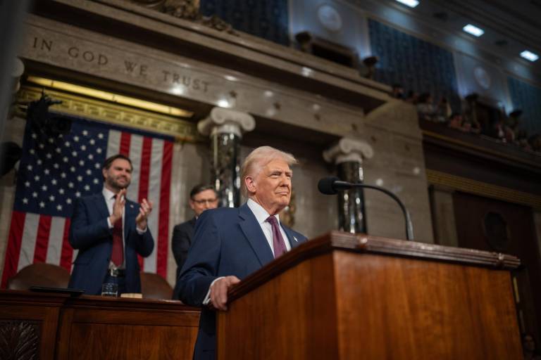 Trump aplaza aranceles a productos del T-MEC, hasta el 2 de abril; lo hace por respeto a Sheinbaum, dice