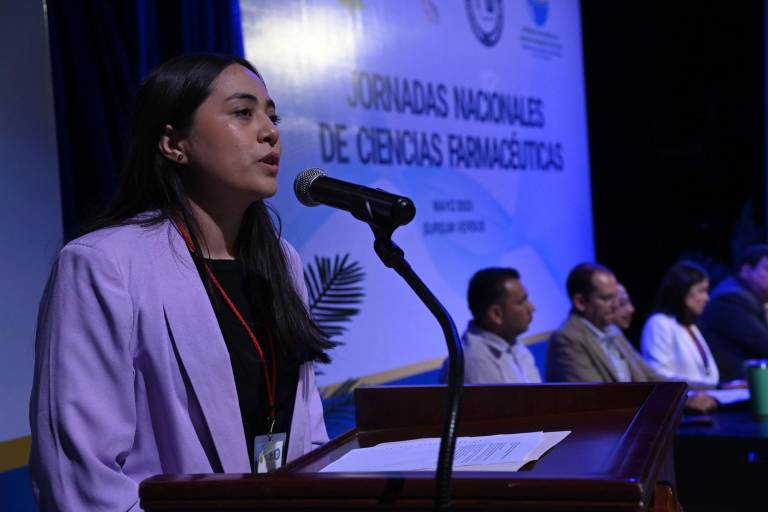 Estudiantes de Ciencias Químico Biológicas dan muestra de su formación integral en las Jornadas Farmacéuticas