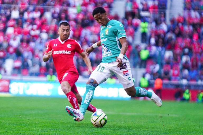 León saca milagroso punto en Toluca