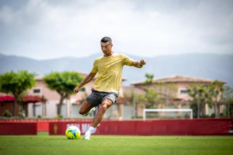 Policía británica amonesta a Cristiano Ronaldo por arrojar el celular de un aficionado