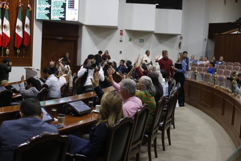 Congreso de Sinaloa aprueba reformas constitucionales de soberanía, apoyo a jóvenes, contra tráfico de armas y terrorismo