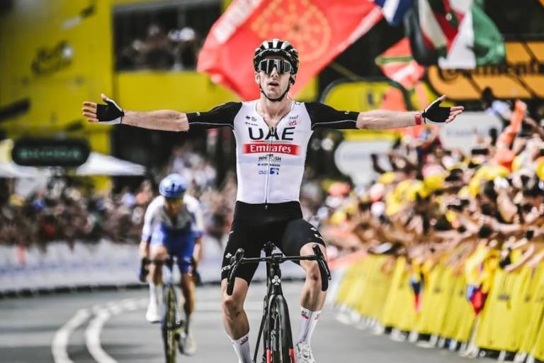 Los gemelos Yates se subliman en primera etapa del Tour de Francia