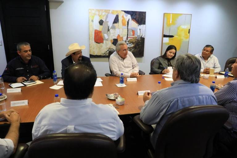 Trata Rocha con líderes agrícolas comercialización de maíz y trigo