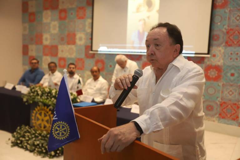 Alfredo Ruelas toma protesta como nuevo presidente del Club Rotario Mazatlán