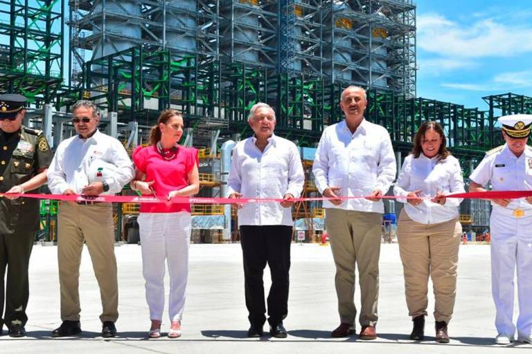 Dos Bocas ya está produciendo, está refinando, afirma AMLO