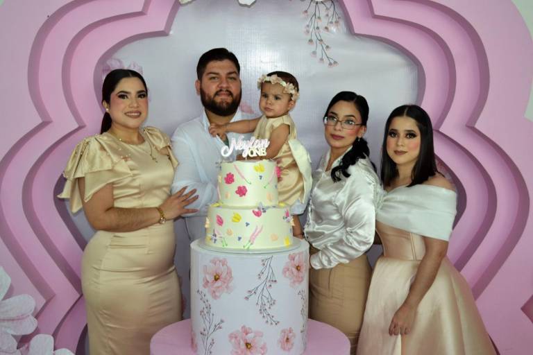 Recibe Neylan Carolina Amézquita Saldaña las aguas bautismales