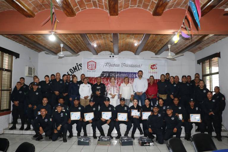 Celebran a policías de Escuinapa