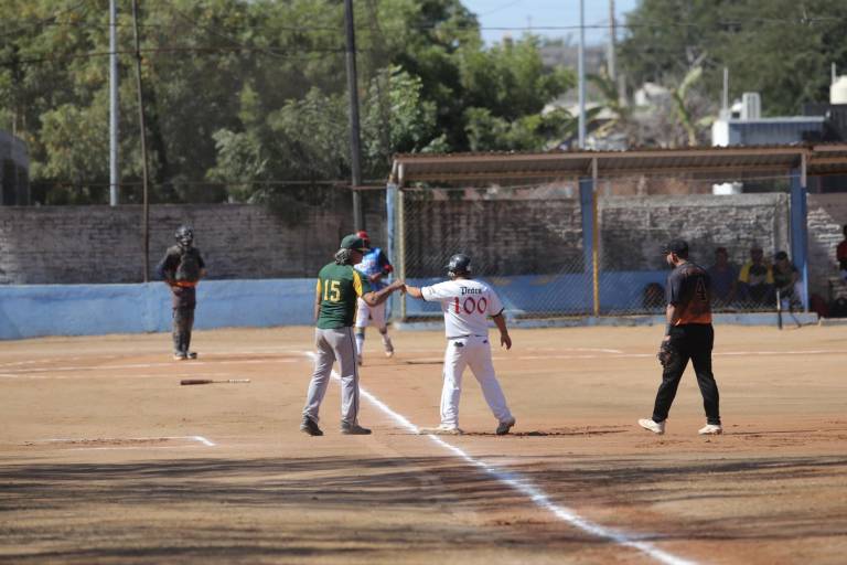 Astros de Camacho no suelta la cima de Liga Dominical, en Polluelos