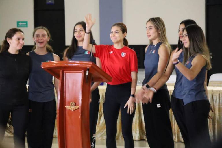 Llegan a México gimnastas que estaban atrapadas en Israel