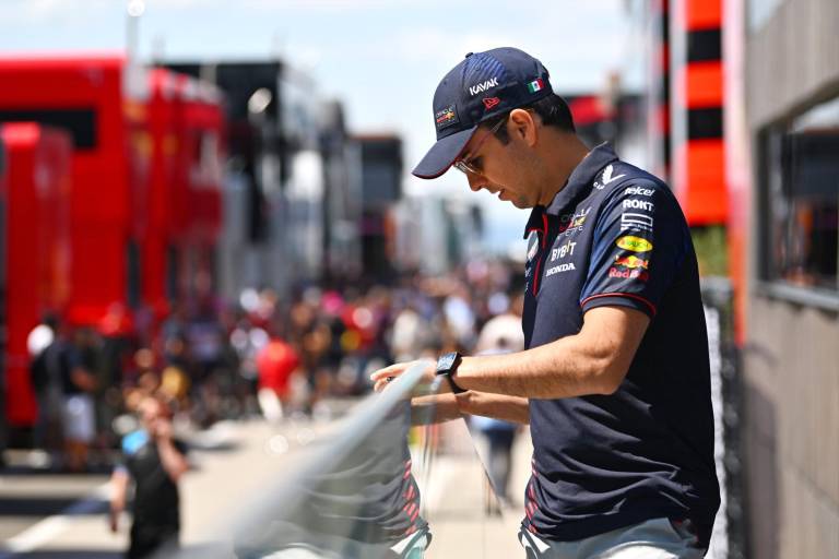 Checo Pérez no ve en Ricciardo una amenaza