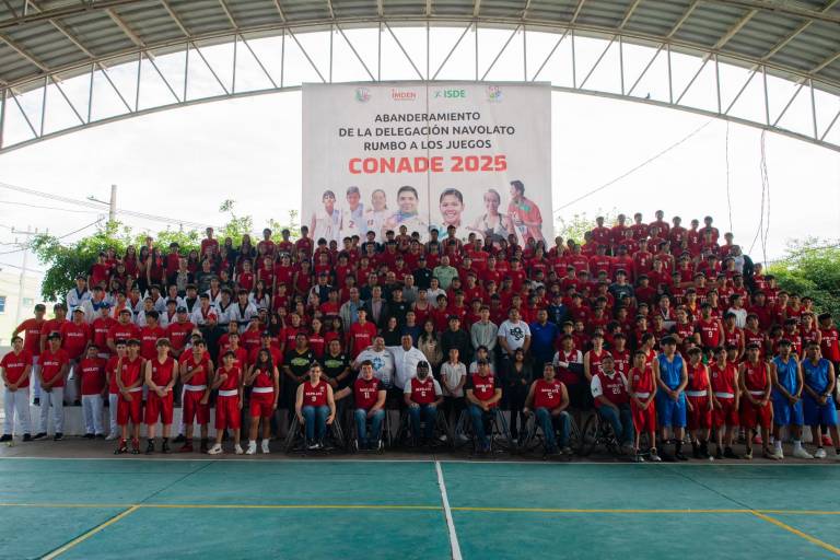 Deportistas de Navolato son abanderados rumbo a los Juegos Conade