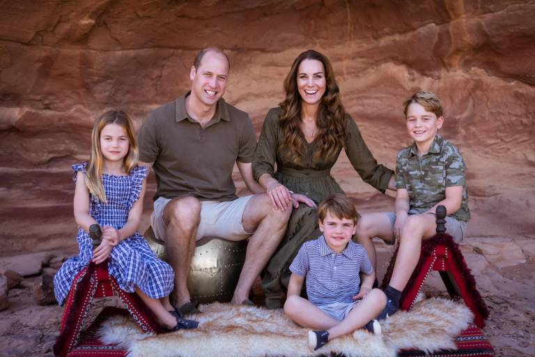 Los duques de Cambridge felicitan la Navidad con una fotografía inédita y muy diferente de sus vacaciones en familia