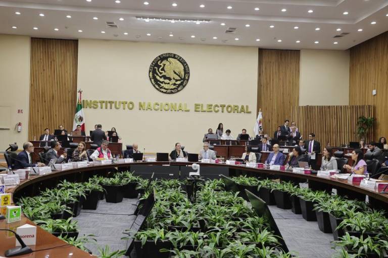 Consejo del INE rechaza a Flavio Cienfuegos para Secretaría Ejecutiva