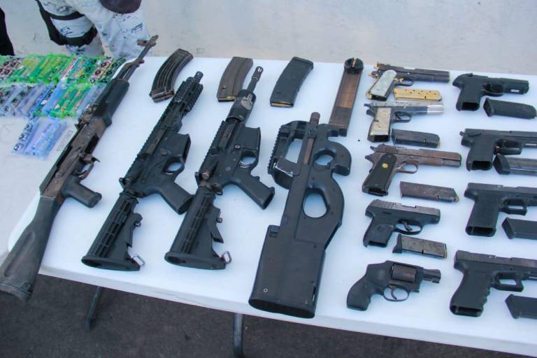 Aseguran armas, drogas y 120 mil pesos en operativo al interior del penal de Aguaruto