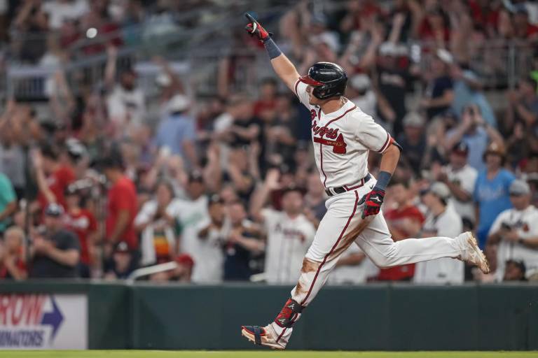Austin Riley define triunfo de Bravos con doble de oro