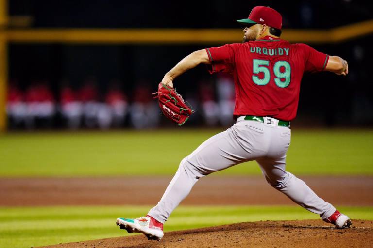 Sinaloense José Urquidy deja el encuentro en la séptima entrada