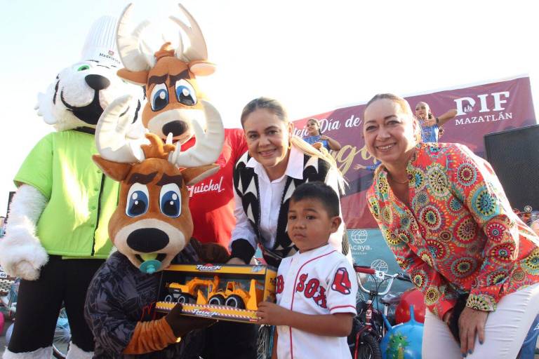 Venados de Mazatlán cambia ‘Juguetes por sonrisas’