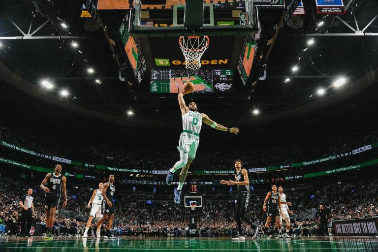 Celtics recuperan forma con victoria 116-103 sobre Spurs